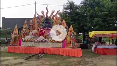 कन्नौज: कन्नौज जिले के जलालाबाद क्षेत्र में दक्षिणमुखी हनुमान जी के प्राचीन मंदिर में धूमधाम से मनाया जा रहा है बुढ़वा मंगल