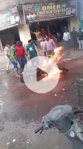 *अगर किसी गाड़ी में आग लगी हो तो उसके पास जाने की हिम्मत मत करना।* सावधान रहो, ऐसा मत करो