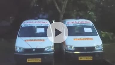 बलिया: बलिया अनुमंडलीय अस्पताल के 102 एंबुलेंस कर्मचारी मंगलवार को भी हड़ताल पर रहे