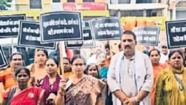 करछना: रामपुर बाजार में पीएम मोदी की मां पर गलत टिप्पणी को लेकर भाजपा कार्यकर्ताओं ने जताया विरोध