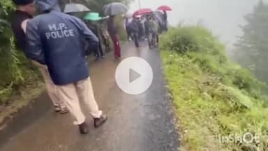 जांगला: गवास पंचायत के शेलापानी के नजदीक एक ऑल्टो गाड़ी हुई दुर्घटनाग्रस्त, जिसमें दो लोगों की हुई मौत