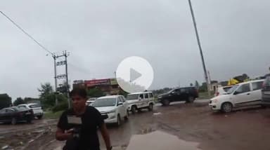 ਅੰਮ੍ਰਿਤਸਰ 2: ਸਰਬੱਤ ਦਾ ਭਲਾ ਟਰਸਟ ਦੇ ਮੁਖੀ ਐਸਪੀ ਉਬਰਾਏ ਵੱਲੋਂ ਅਜਨਾਲਾ ਦੇ ਚਮਿਆਰੀ ਵਿਖੇ ਹੜ੍ਹ ਪੀੜਤ ਇਲਾਕਿਆਂ ਵਿੱਚ 1200 ਟਨ ਚਾਰੇ ਦੀ ਵੱਡੀ ਸਪਲਾਈ