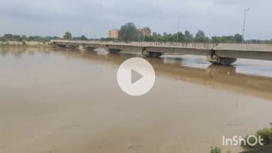 शाहजहांपुर: नदियों का जलस्तर बढ़ा, गर्रा 147.350 मीटर और खन्नौत 143.900 मीटर पर, दियुनी बैराज से 54,120 क्यूसेक पानी छोड़ा गया