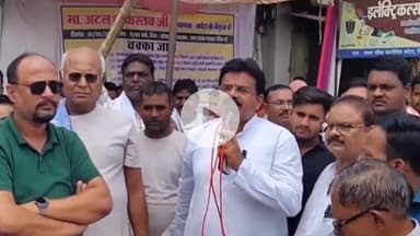 कोटा: कोटा में खाद, बिजली, पानी और बदहाली सड़कों सहित अन्य समस्याओं को लेकर कांग्रेसियों ने किया चक्का जाम