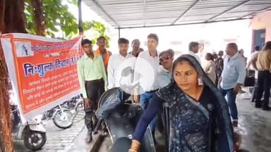 झांसी: झाँसी जिला अस्पताल में दिव्यांगों की पर्ची खिड़की बंद, बुंदेलखंड दिव्यांग विकास समिति ने उठाई आवाज