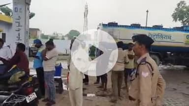 बलरामपुर: जिले में 'नो हेलमेट नो फ्यूल' अभियान, बिना हेलमेट 93 वाहनों का चालान, पेट्रोल पंप पर लोगों को जागरूक किया गया