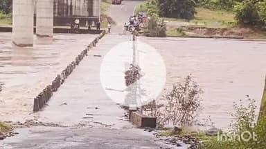 କାଲିମେଳା: ଚତୁର୍ଥ ଥର ପାଇଁ ବୁଡ଼ିଲା କନ୍ୟାଶ୍ରମ ପୋଲ, ବର୍ଷା ପାଣି ପୋଲ ଉପରେ ପ୍ରବାହିତ ହେବାରୁ ପଡିଆ କାଲିମେଳା ଯାତାୟାତ ଠପ୍