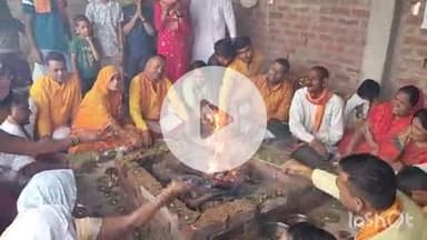 औरैया: दिबियापुर समेत जिले भर में बुढ़वा मंगल के अवसर पर जगह-जगह हो रहे हवन और पूजन