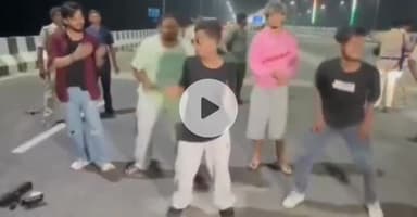 पटना ग्रामीण: मरीन ड्राइव पर नेता प्रतिपक्ष तेजस्वी यादव का डांस वीडियो वायरल, युवाओं संग मस्ती करते दिखे