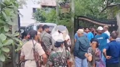 कांके: रांची: कांके रोड स्थित एक फ्लैट को कोर्ट के आदेश पर अवैध कब्जे से मुक्त कराया गया