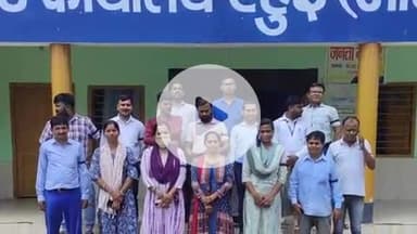 रहुई: रहुई प्रखंड कार्यालय में कार्यपालक सहायकों ने काला बिल्ला लगाकर शांतिपूर्ण विरोध प्रदर्शन किया