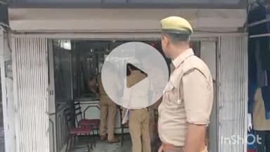 औरैया: शहर में अवैध असलहों पर लगाम लगाने के लिए शस्त्र विक्रेताओं की दुकानों का किया गया निरीक्षण, सभी अभिलेख पाए गए दुरस्त