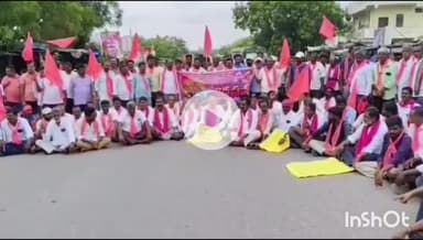 మాందారి పేట వద్ద రైతులకు యూరియా పంపిణీ చేయాలని బిఆర్ఎస్ పార్టీ ఆధ్వర్యంలో ధర్నా పాల్గొన మాజీ ఎమ్మెల్యే