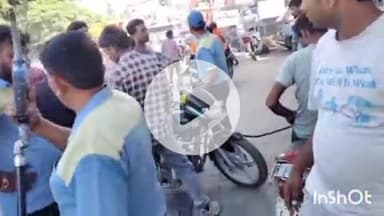 बलरामपुर: वीर विनय चौक स्थित पेट्रोल पंप पर नो हेलमेट का फ्यूल नहीं दिख रहा असर, बिना हेलमेट के दिया जा रहा पेट्रोल