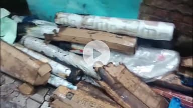 मथुरा: होली गेट: पुलिस चौकी के ठीक सामने कैनवास के गोदाम में शॉर्ट सर्किट से लगी आग