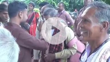 बेमेतरा: बेमेतरा कलेक्ट्रेट में श्री रामलला के दर्शन के लिए अयोध्याधाम रवाना हो रहे श्रद्धालुओं की बस को जिपं CEO ने हरी झंडी दिखाई