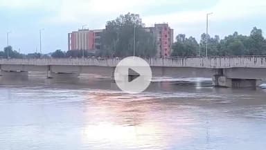 शाहजहांपुर: दियुनी बैराज से गर्रा नदी में 48,058 क्यूसेक पानी छोड़ा गया