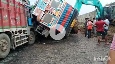 मालथोन: मालथौन-बरोदिया कलां नेशनल हाईवे पर बड़ा हादसा, एक साथ पलटे दो ट्रक