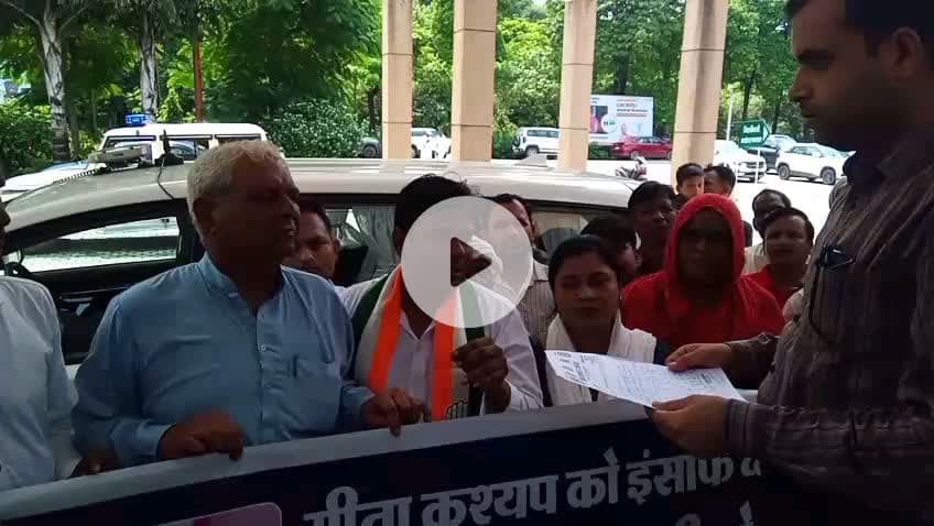 बहन गीता कश्यप को न्याय दिलाने  के लिए आज #DMBaghpat परिसर में #DMBaghpat के माध्यम से साथियों के साथ एक ज्ञापन महामहिम राज्यपाल उत्तर प्रदेश को प्रेषित किया।