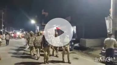 बिधूना: अछल्दा कस्बे में आगामी त्योहारों को शांतिपूर्ण तरीके से संपन्न कराने के लिए किया गया पैदल गश्त