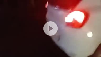 थानेसर: लाडवा: देवी मंदिर के पास सड़क पर गड्ढे से बिगड़ा कार का संतुलन, डिवाइडर से टकराई, कार सवार घायल