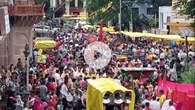 झालरापाटन: झालावाड़ शहर में जलझूलनी एकादशी के अवसर पर बुधवार को चार दर्जन से अधिक डोल देव विमानो की शोभायात्रा निकाली गई