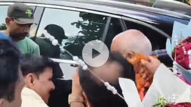 शाहजहांपुर: विश्वविद्यालय बनने पर शाहजहांपुर पहुंचे स्वामी चिन्मयानंद का मुमुक्षु आश्रम में भव्य स्वागत, मुख्यमंत्री योगी ने जताया