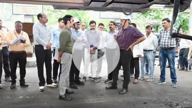 झांसी: महाप्रबंधक ने झांसी मंडल का दौरा किया, सुरक्षा, समयपालनता और गतिशीलता पर दिया जोर