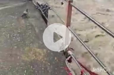 हरिद्वार: कनखल स्थित तिलभांडेश्वर मंदिर के पास गंगा पर पैदल पुल के पिलर में अटकी अधेड़ की लाश, पुलिस जांच में जुटी