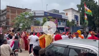 जगदलपुर: संतोषी वार्ड स्थित बाबा रामदेव मंदिर से निकाली गई बाबा रामदेव की शोभायात्रा