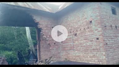 झंडूता: ज्योरा गांव में भारी बारिश से गौशाला हुई ध्वस्त