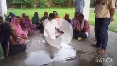 कोतमा: कोतमा जनपद में जिला पंचायत सदस्य राम जी रिंकू मिश्रा ने मजदूरी राशि के लिए किया धरना प्रदर्शन