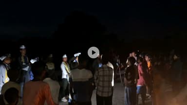 तरैया विधानसभा 116 के भावी प्रत्याशी अमित कुमार सिंह जन संवाद करते हुए chhapiyaa पुल पर युवा और क्रांतिकारी नेता आम आदमी