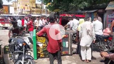 पूरनपुर: सामुदायिक स्वास्थ्य केंद्र के सामने मार्ग की बदहाली से राहगीर परेशान