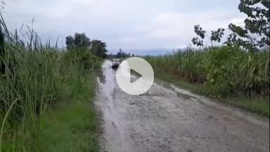 लक्सर: लक्सर के गंदासपुर गांव के छात्र-छात्राओं के लिए बरसात का पानी बन रहा है शिक्षा में अड़चन