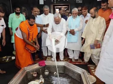 गया टाउन सीडी ब्लॉक: सीएम नीतीश कुमार ने गयाजी में भगवान विष्णुपद मंदिर में पूजा अर्चना कर बिहार की उन्नति की कामना की