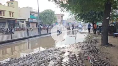 तारानगर: तारानगर में गौरव पंथ के गड्डे बने आमजन के लिए जी का जंजाल, मुख्य सड़क होने के बावजूद जिम्मेदार नहीं दे रहे ध्यान