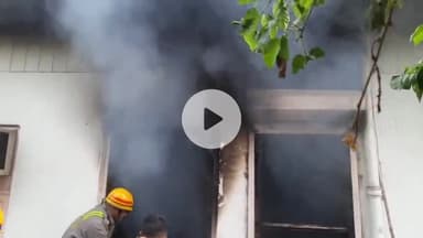 मुज़फ्फरनगर: कैमरे की दुकान में लगी भीषण आग, लाखों का सामान जलकर राख, शॉर्ट सर्किट से आग लगने की आशंका