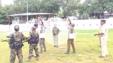 गुमला: पुलिस लाइन चांदली में कर्म व ईद उल मिलादुन्नबी को लेकर किया गया मॉक ड्रिल