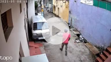 लाडपुरा: महात्मा गांधी कॉलोनी क्षेत्र में पान मसाला विक्रेता के घर में घुसा चोर, गुटखे से भरे 2 बैग लेकर भागा, सीसीटीवी में कैद