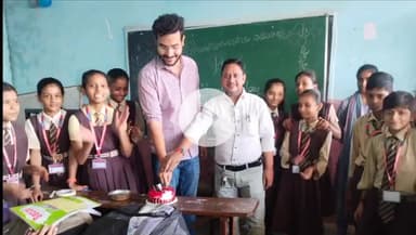 उतरौला: उतरौला के टाइनी टाट्स स्कूल में शिक्षक दिवस की पूर्व संध्या पर रंगारंग कार्यक्रम का आयोजन