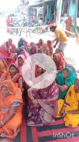 छौड़ाही: दौलतपुर व मालीपुर मुख्य पथ के बखड्डा चौक पर नरेंद्र मोदी को गाली देने पर रोड जाम, भाजपा कार्यकर्ता पहुंचे