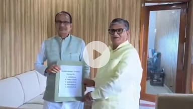 ਅੰਮ੍ਰਿਤਸਰ 2: ਕੇਂਦਰੀ ਮੰਤਰੀ ਸ਼ਿਵਰਾਜ ਚੌਹਾਨ ਅੰਮ੍ਰਿਤਸਰ ਏਅਰਪੋਰਟ ਪਹੁੰਚੇ, ਹੜ੍ਹ ਪ੍ਰਭਾਵਿਤ ਇਲਾਕਿਆਂ ਦਾ ਕਰਨਗੇ ਜਾਇਜ਼ਾ ਤੇ ਦਿੱਤਾ ਭਰੋਸਾ