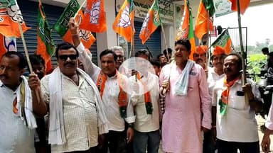 मां का अपमान नहीं सहेगा बिहार , नही सहेगा देश । यह सिर्फ एक माँ का अपमान नहीं बल्कि देश के हर माँ का अपमान है |आज बिहार बंद कर रहे सभी मित्रों को ह्रदय से अभार धन्यवाद | |
सुनील कुमार गुप्ता प्रदेश सह संयोजक भाजपा व्यापार प्रकोष्ठ बिहार | |