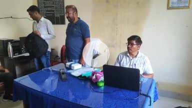 झालरापाटन: झालावाड़ में ACB ने महिला अधिकारिता विभाग के सहायक निदेशक सत्यनारायण नावरिया सहित 2 जनों को ₹10,000 की रिश्वत लेते गिरफ्तार किया