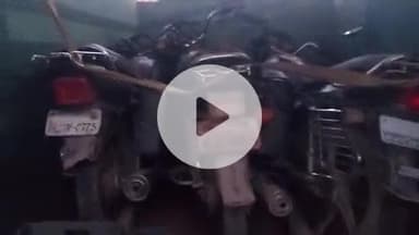 कुचायकोट: सिसवा गांव के पास पुलिस ने 45 लीटर शराब के साथ तीन मोटरसाइकिल जब्त की, तस्कर फरार