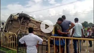 बगोदर: हेसला में तेज रफ्तार कार डिवाइडर से टकराकर दुर्घटनाग्रस्त, छह घायल