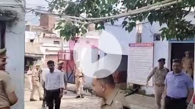 बाह: पिनाहट में कमिश्नर दीपक कुमार ने थाना और चंबल घाट पंप हाउस का किया निरीक्षण