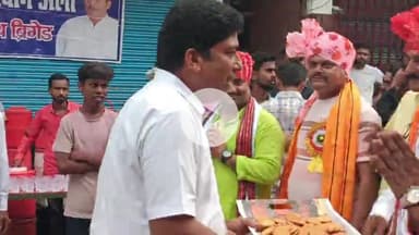 बलरामपुर समाचार पूर्व नगर पालिका अध्यक्ष प्रतिनिधि शाबान अली ने गणपत महोत्सव कार्यक्रम शोभायात्रा के मुख्य अतिथि का जलपा