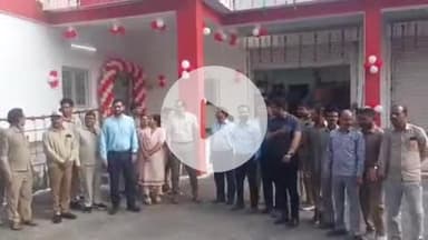 झांसी: साइकिल की छुट्टी, अब बाइक पर डाक बांटेगा डाकिया, प्रवर डाक अधीक्षक ने प्रधान डाकघर में पत्रकार वार्ता कर दी जानकारी